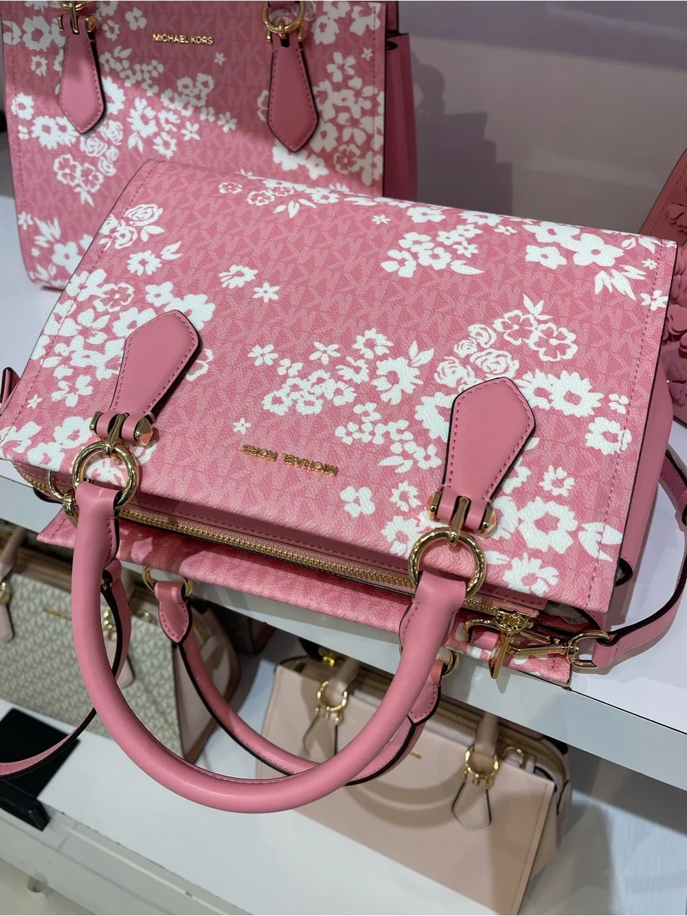 MICHAEL KORS Marilyn Md Printed Signature Logo Satchel Crossbody
Carnation
NWT - Picture 10 of 16